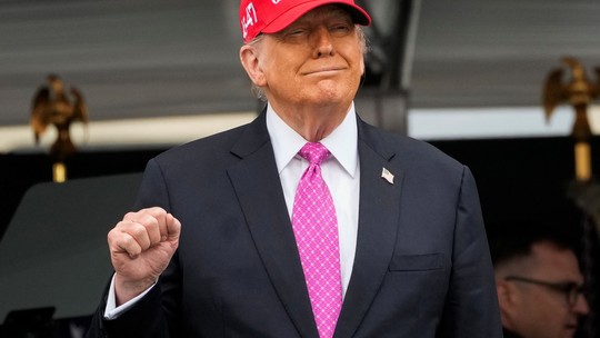 Trump fala em 'mudança de regime' no Irã e usa slogan 'MIGA' (Make Iran Great Again)