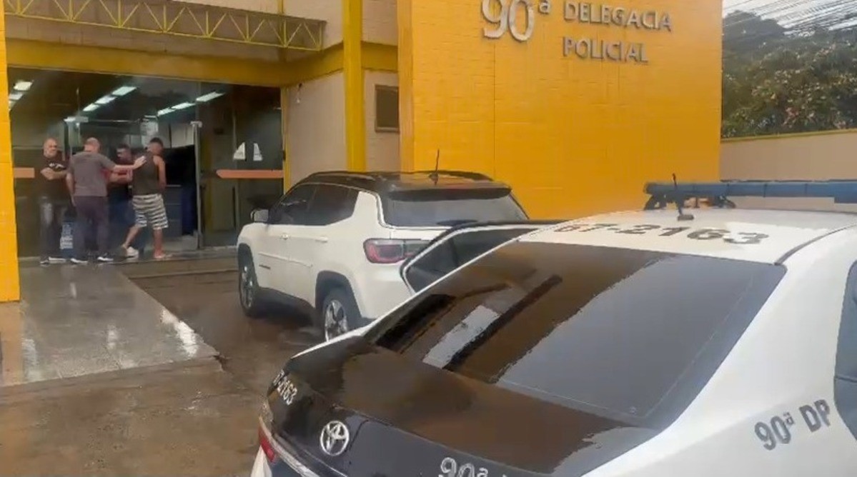 Condenado por tráfico de drogas é preso dentro de barbearia em Barra Mansa