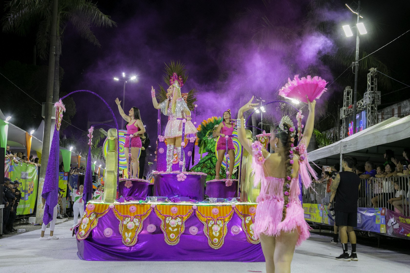 Escolas de samba de Corumbá mostram diversidade, lendas e ancestralidade em dois dias de desfile