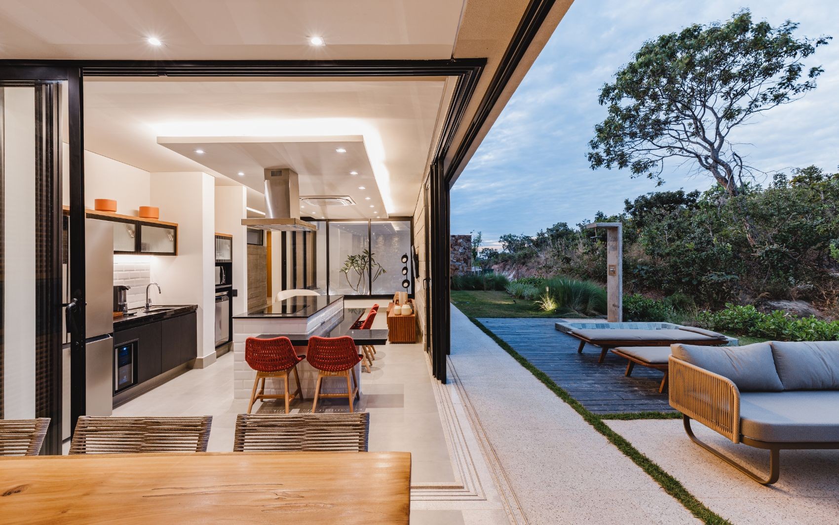 Casas de temporada de R$ 1 milhão e parque aquático 24h: conheça opções de turismo de luxo em região de águas termais, em Goiás 