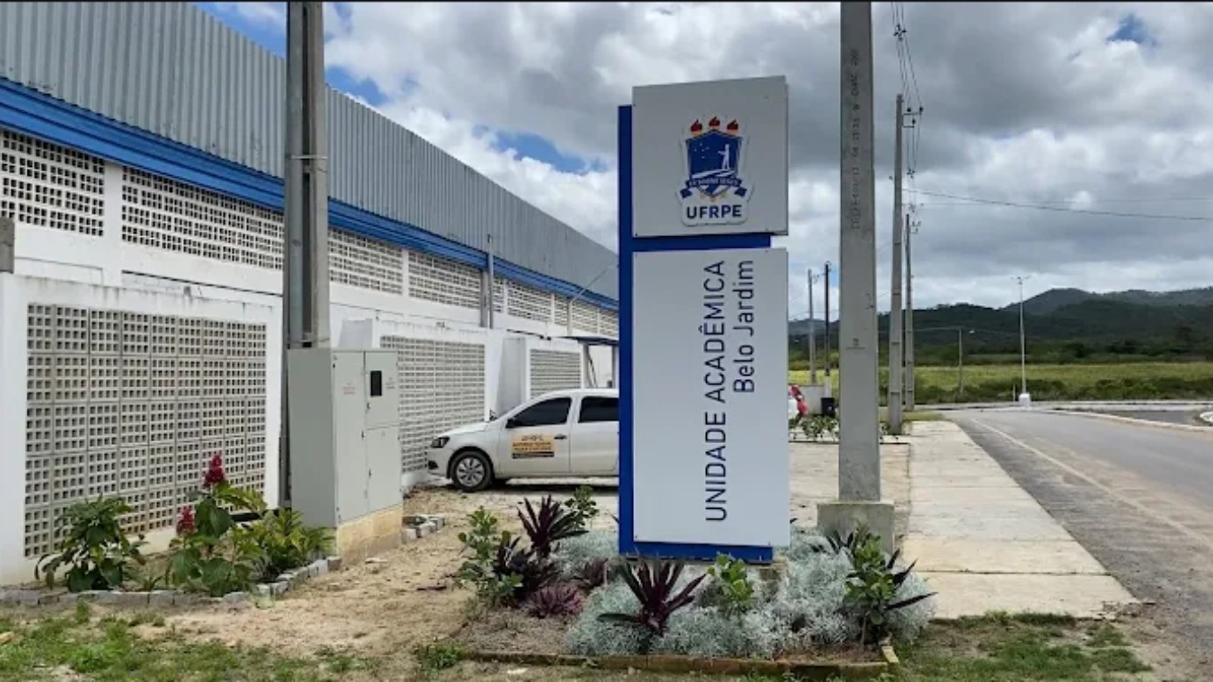 UFRPE abre concurso público com salário de R$ 13 mil e vagas para o Agreste e Sertão; saiba como se inscrever