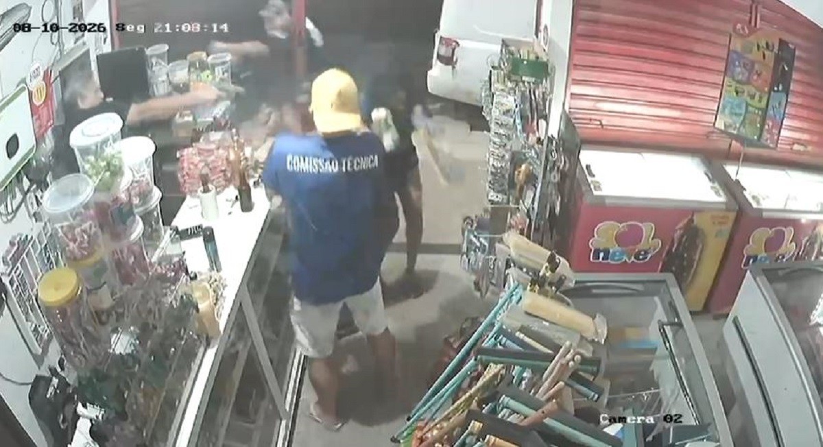 Vídeo mostra momento em que comerciante reage a assalto e é morto por falsos policiais em MG