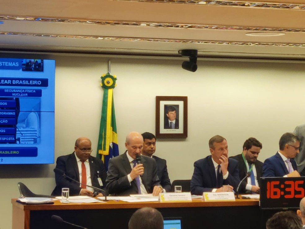 General Amaro, ministro do GSI, em comissão da Câmara dos Deputados — Foto: Vinícius Cassela/g1