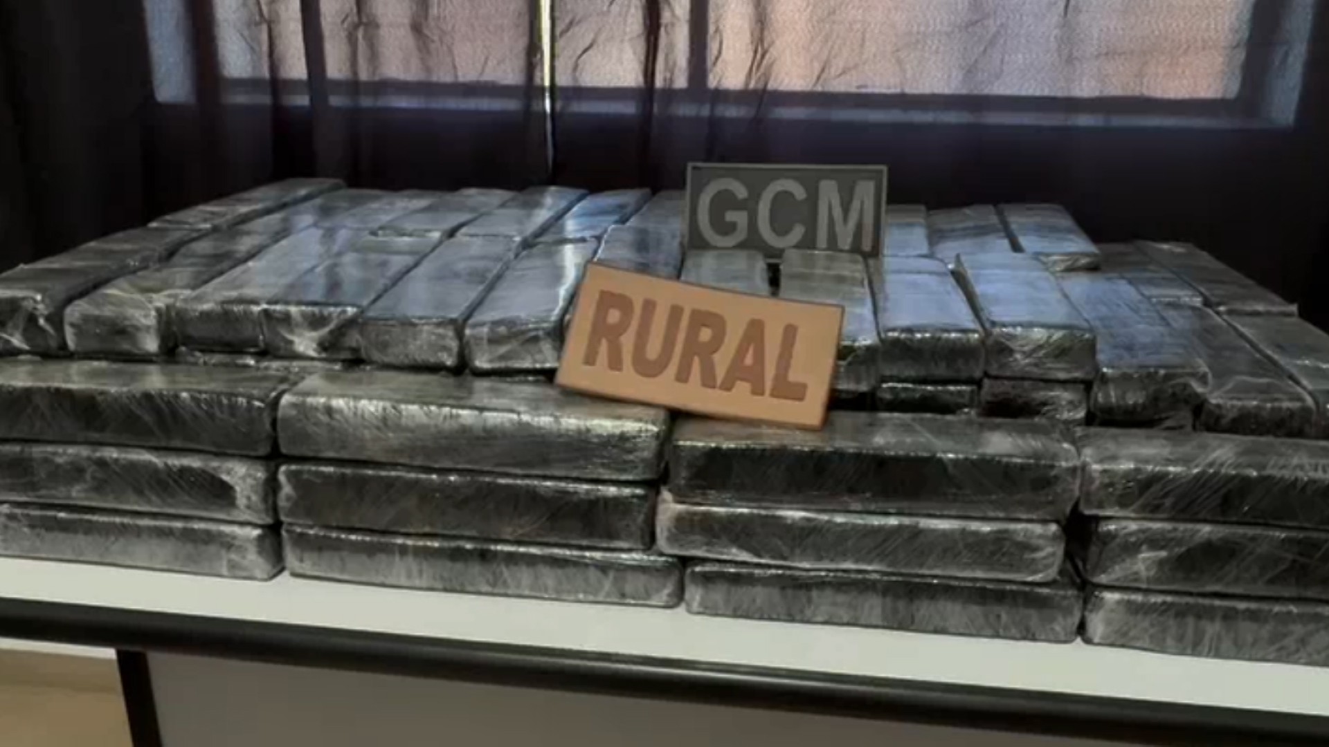 Mais de 100 quilos de maconha são encontrados escondidos em área de mata em Mogi das Cruzes
