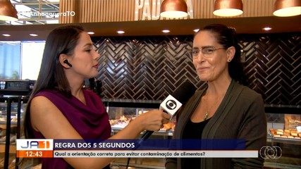 Especialista explica se é seguro comer alimentos que caíram no chão