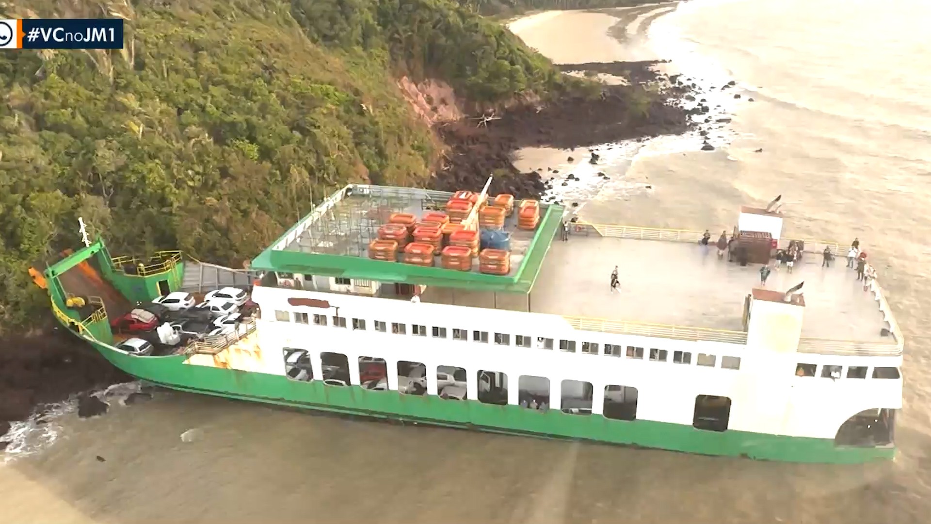 Ferry que encalhou na Ilha do Cajual com 210 pessoas a bordo retoma travessia entre São Luís e Cujupe