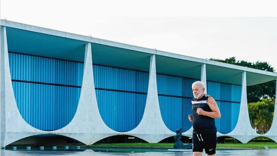 Lula participa de corrida em comemoração aos 95 anos do MEC em Brasília neste domingo - Evento reúne autoridades, servidores, terceirizados, atletas amadores e comunidade na Esplanada dos Ministérios, em Brasília.