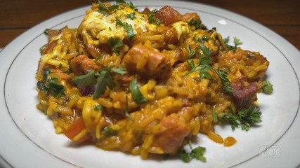 Chef ensina receita de 'Arroz Pouso de Boiada' preparado com açafrão-da-terra