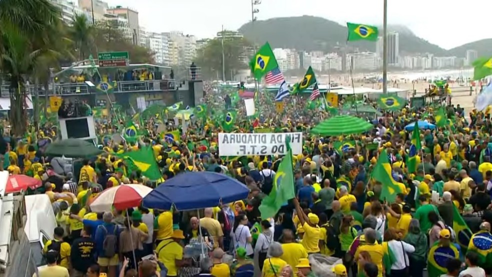 Manifestação reúne grupos de direita em Copacabana — Foto: Reprodução/Redes sociais