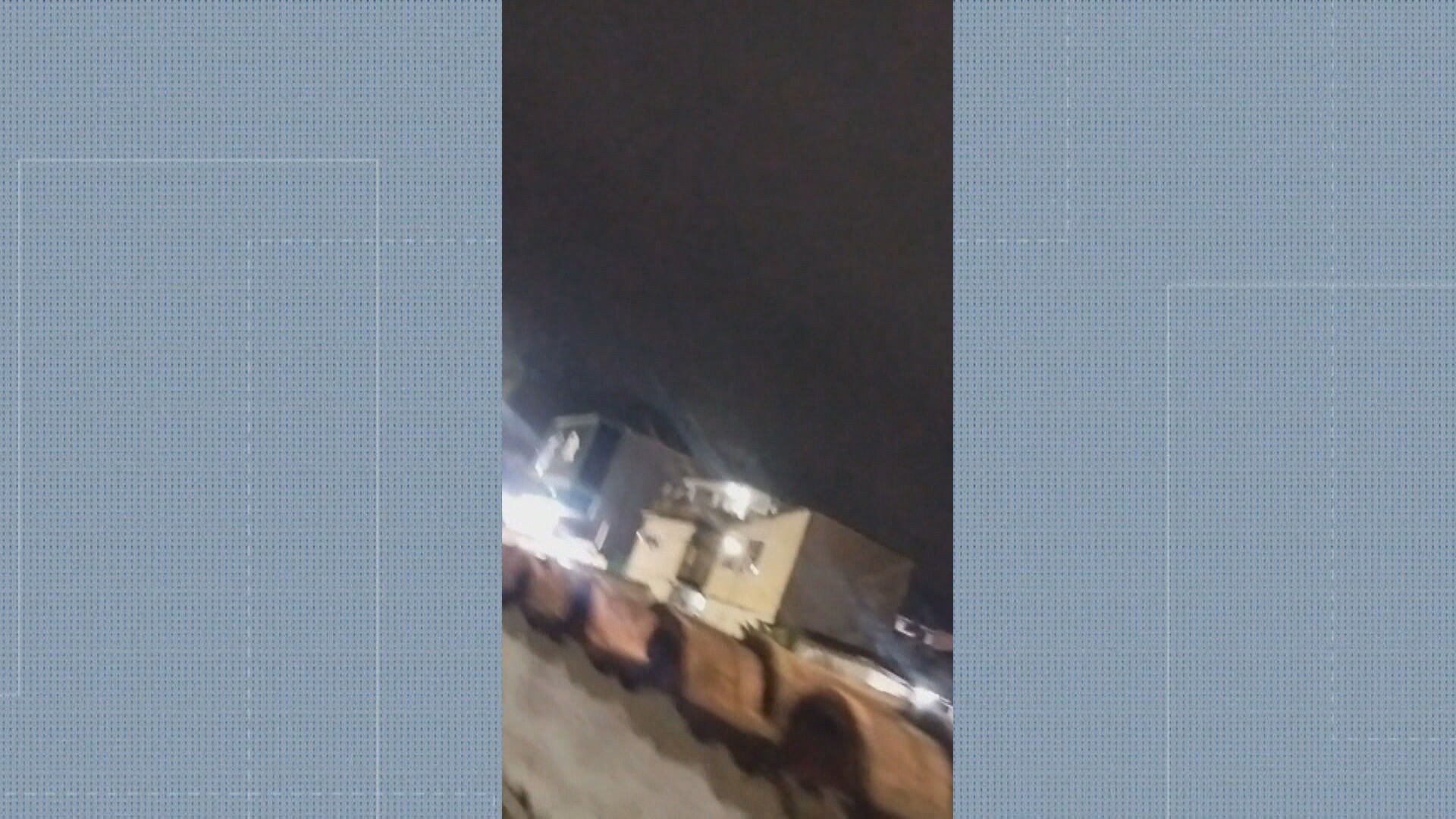 VÍDEO: tentativa de invasão de traficantes na Carobinha provoca intenso tiroteio na Zona Oeste do Rio