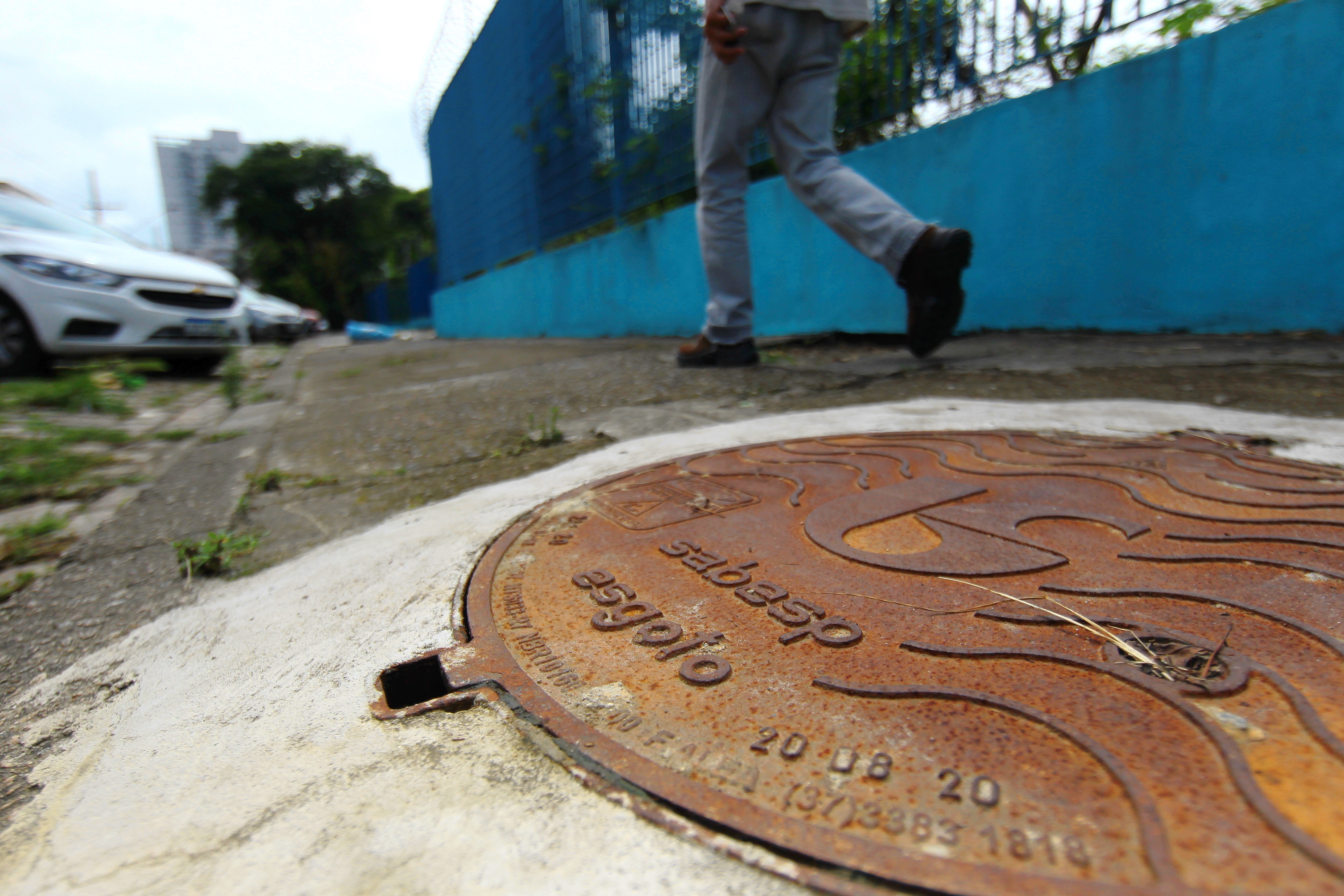 Sabesp realizará testes com fumaça e corante para identificar ligações irregulares no litoral de SP