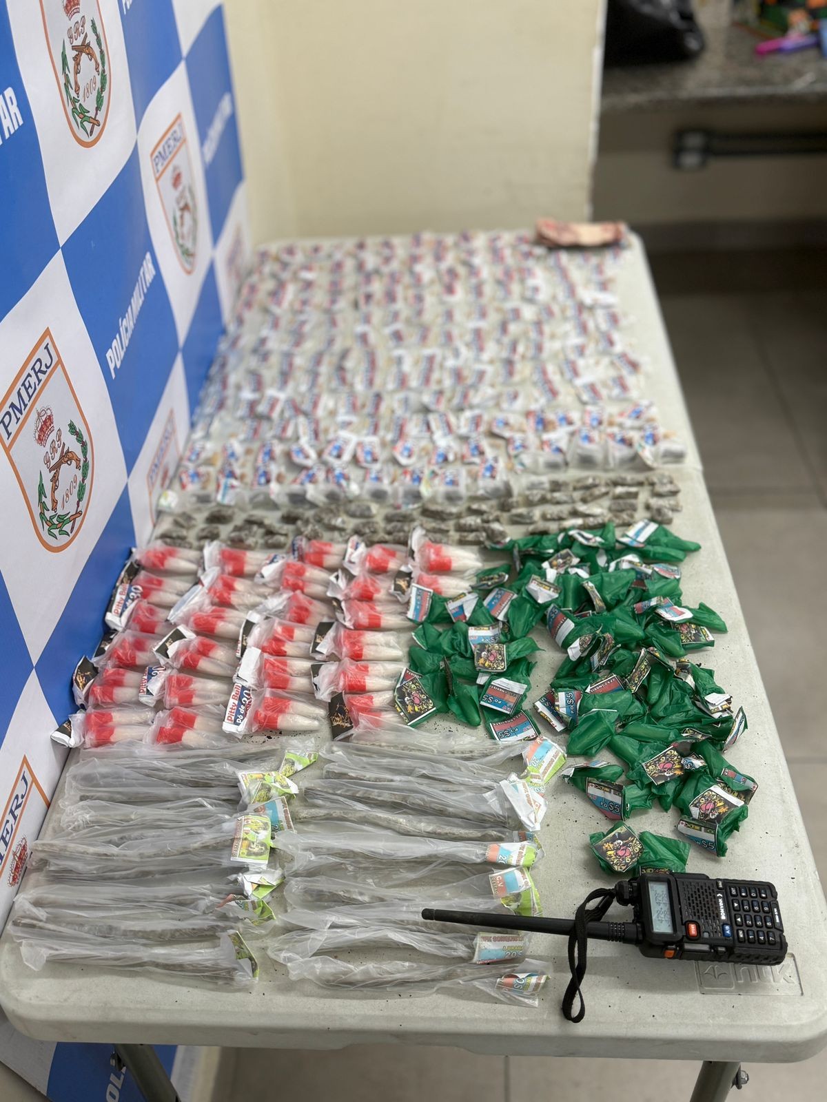 Dupla é presa com drogas em Volta Redonda