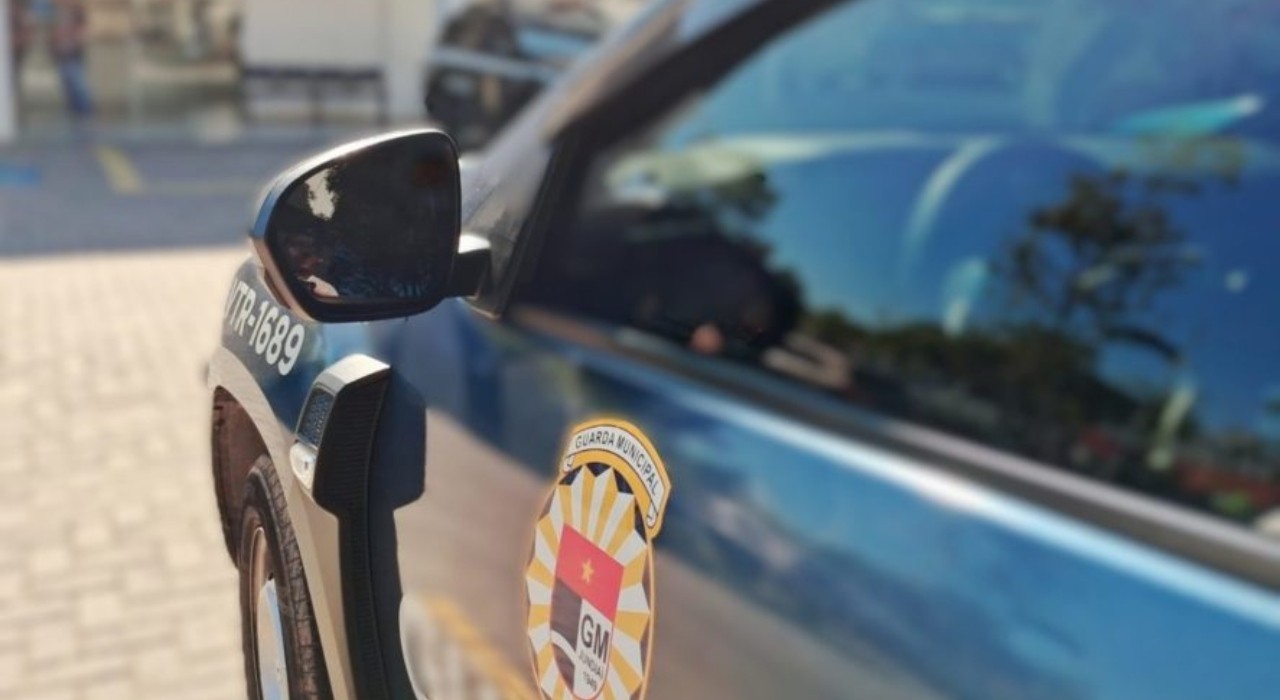 Motorista bêbada bate em viatura da GCM, tenta fugir e é presa após perseguição em Jundiaí