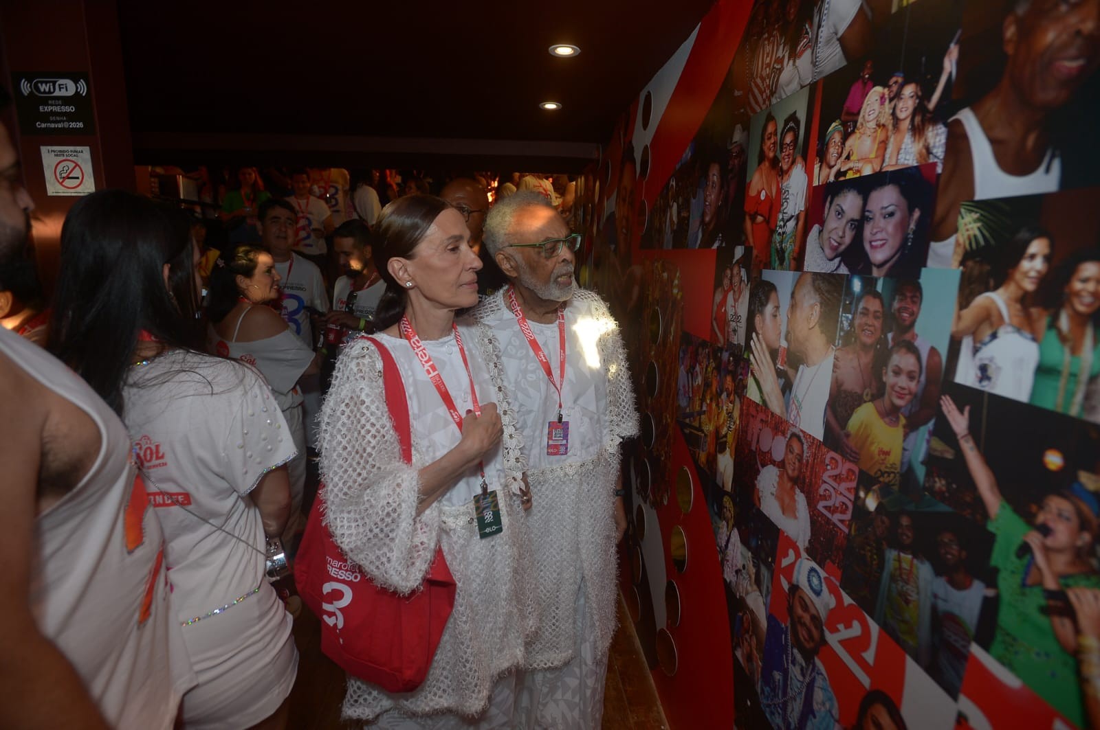 Gilberto Gil e Flora Gil se emocionam com fotos de Preta em mural no Expresso 2222