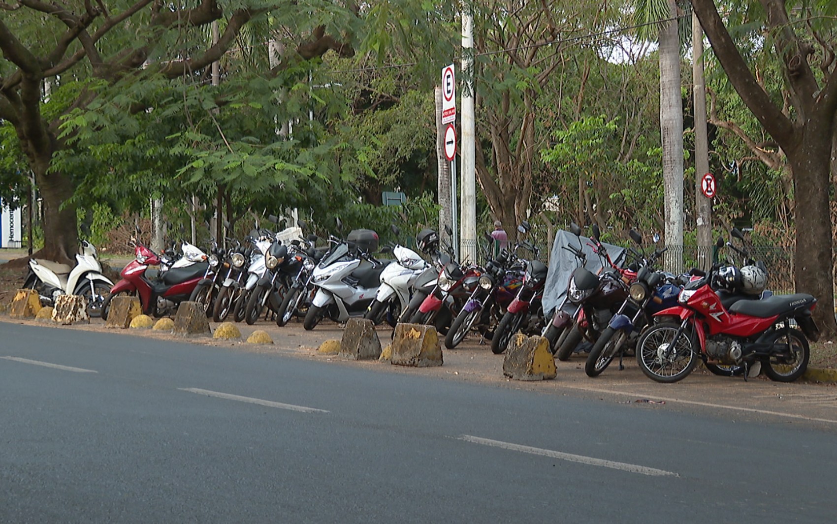 Pacientes reclamam de falta de vagas e preço de estacionamentos do Hospital das Clínicas de Ribeirão Preto, SP