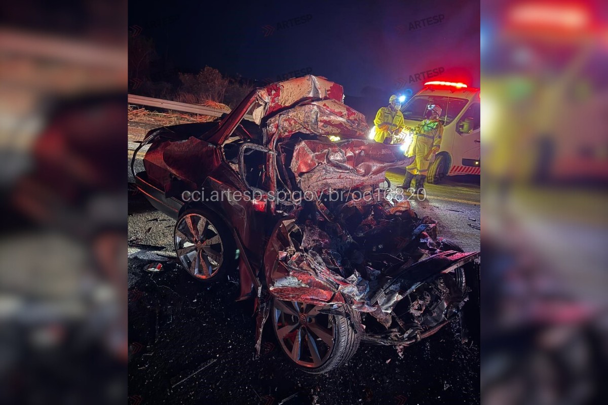 Motorista morre em acidente envolvendo carro e carreta em rodovia do interior de SP