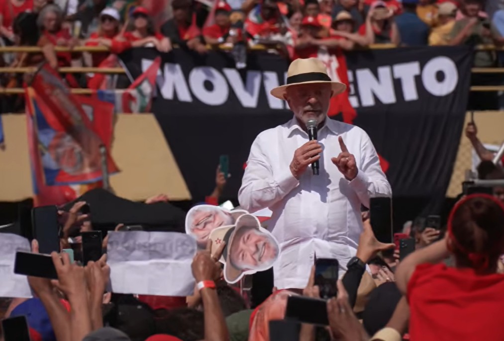 Em primeiro discurso de campanha, Lula exalta trajetória pessoal e promete combate ao crime organizado