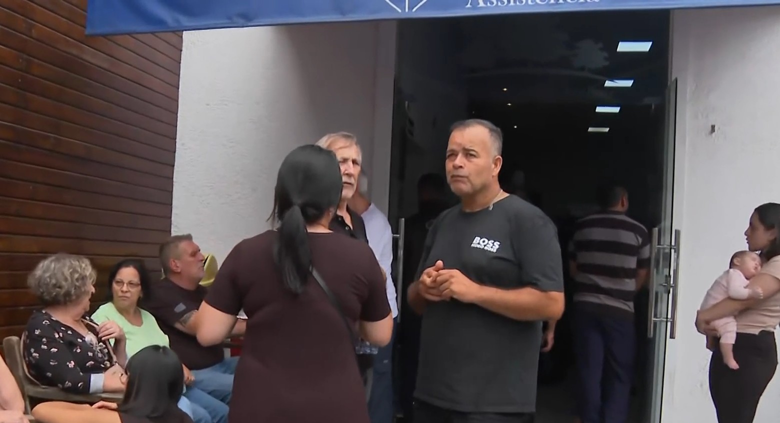 Corpo de mulher que morreu após nadar em piscina de academia é velado nesta segunda