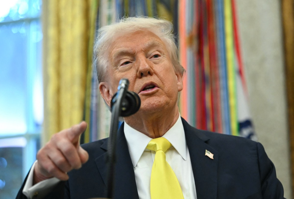 Donald Trump em pronunciamento na Casa Branca, em 15 de outubro de 2025  Foto: ANDREW CABALLERO-REYNOLDS / AFP