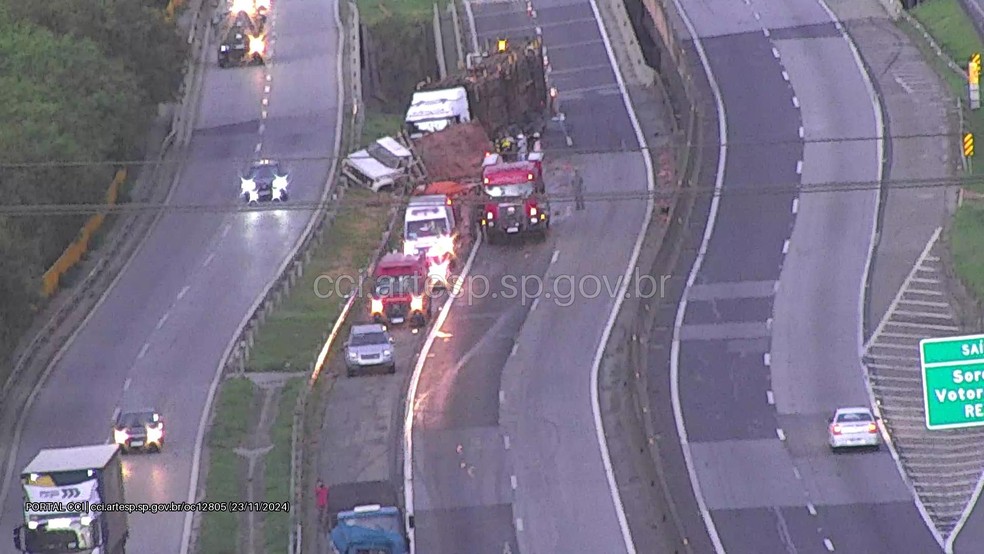 Motociclista teve ferimentos leves — Foto: Artesp/Divulgação