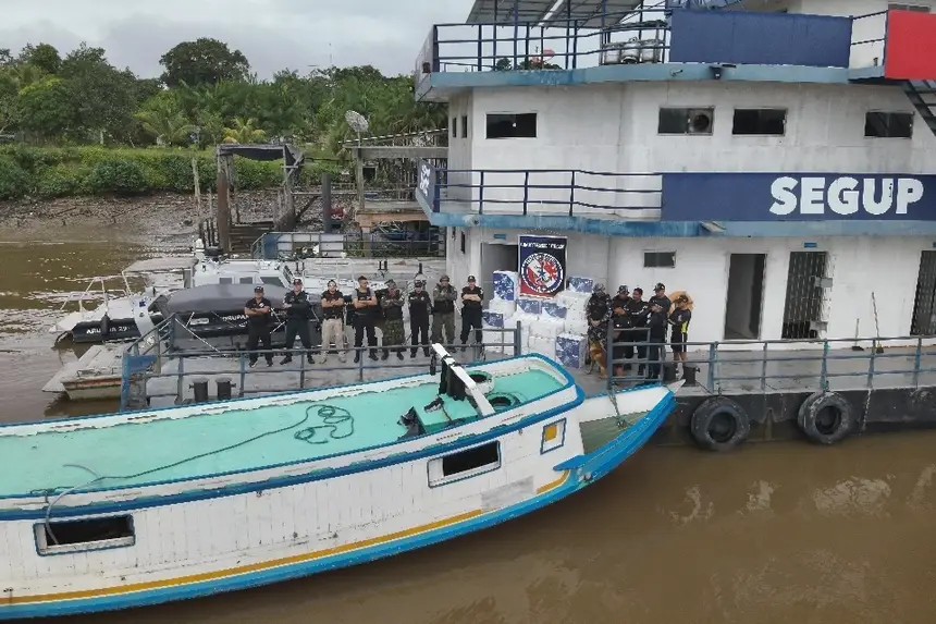 Base apreende 50 caixas de cigarros contrabandeados em embarcação no Marajó