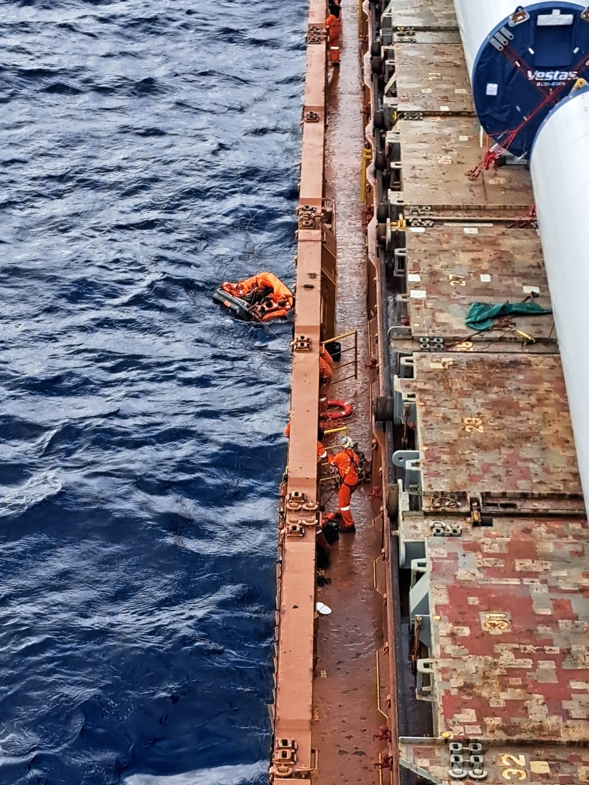 Seis tripulantes são resgatados após naufrágio de embarcação no litoral do RN