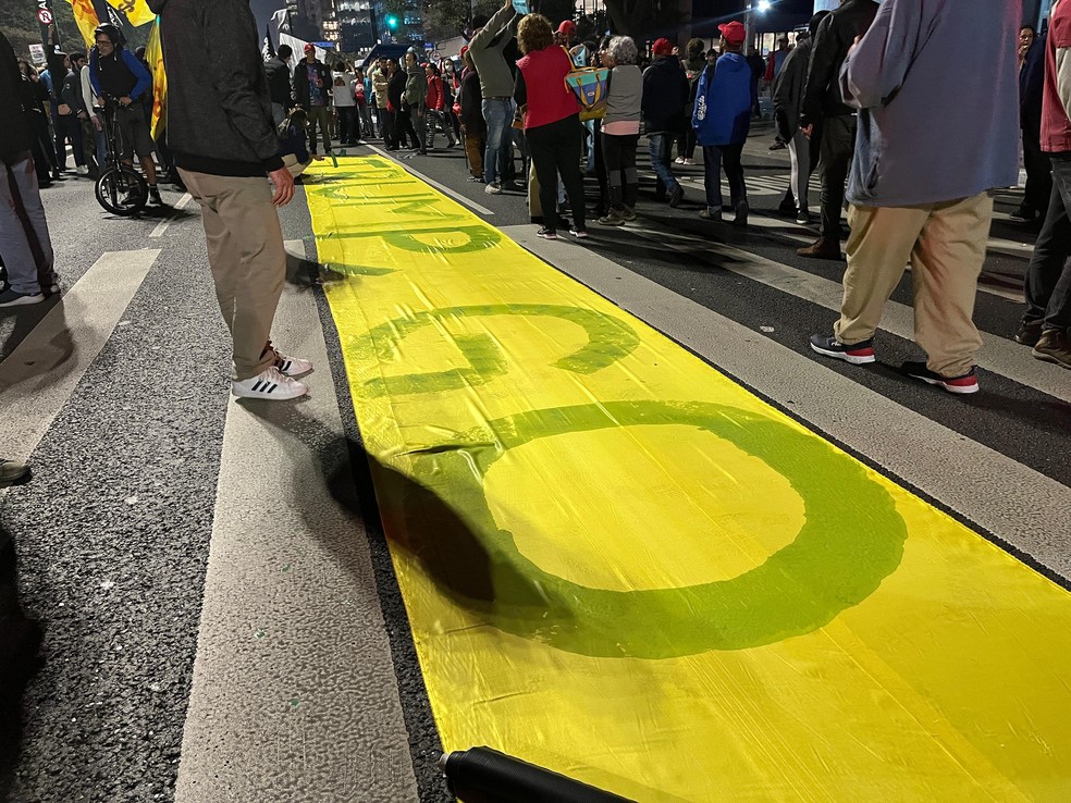 Ato contra super-ricos na avenida Paulista nesta quinta-feira (10) — Foto: Deslange Paiva/g1