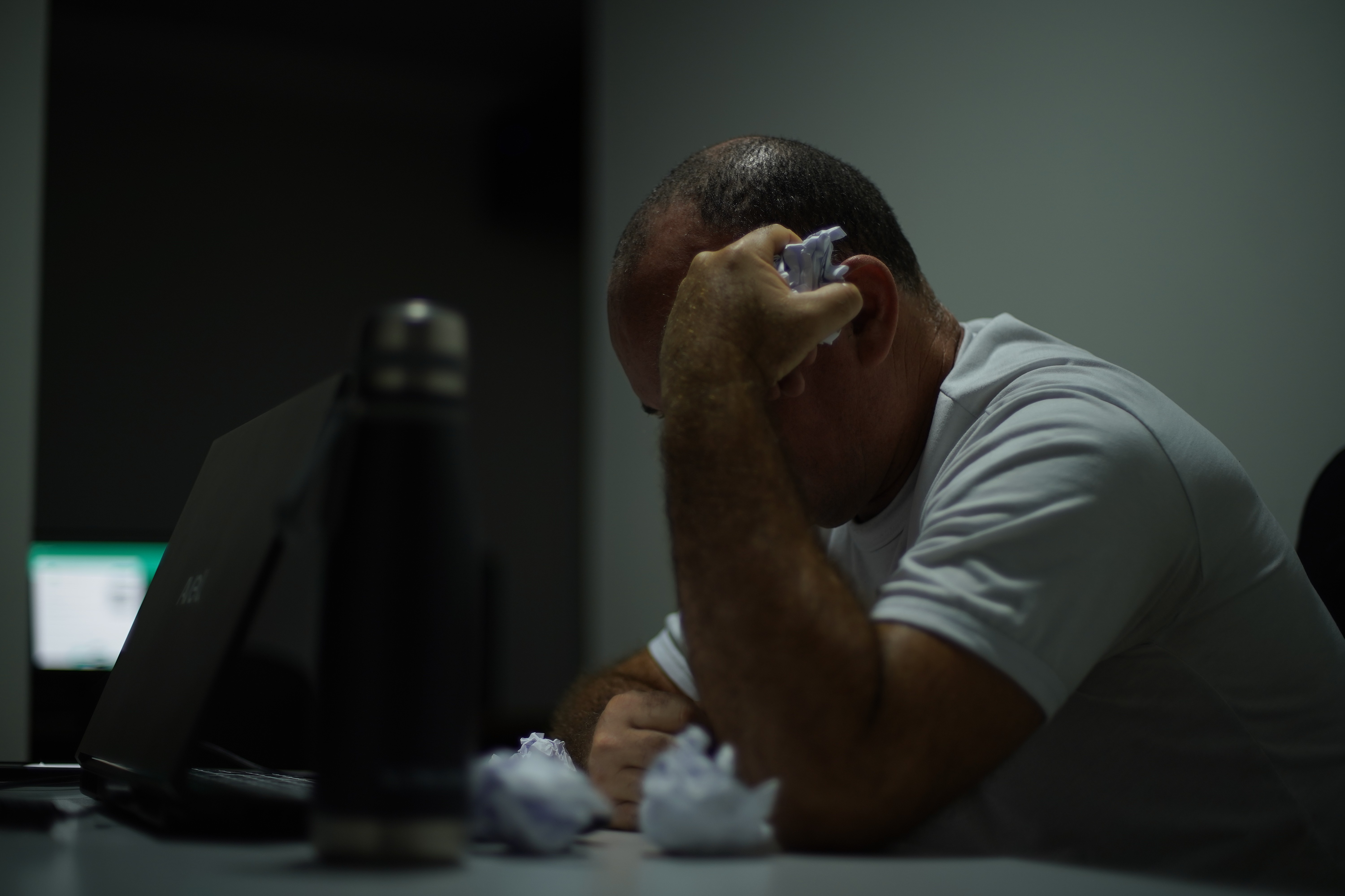 Professor de licença médica vence reality show e causa debate sobre saúde mental