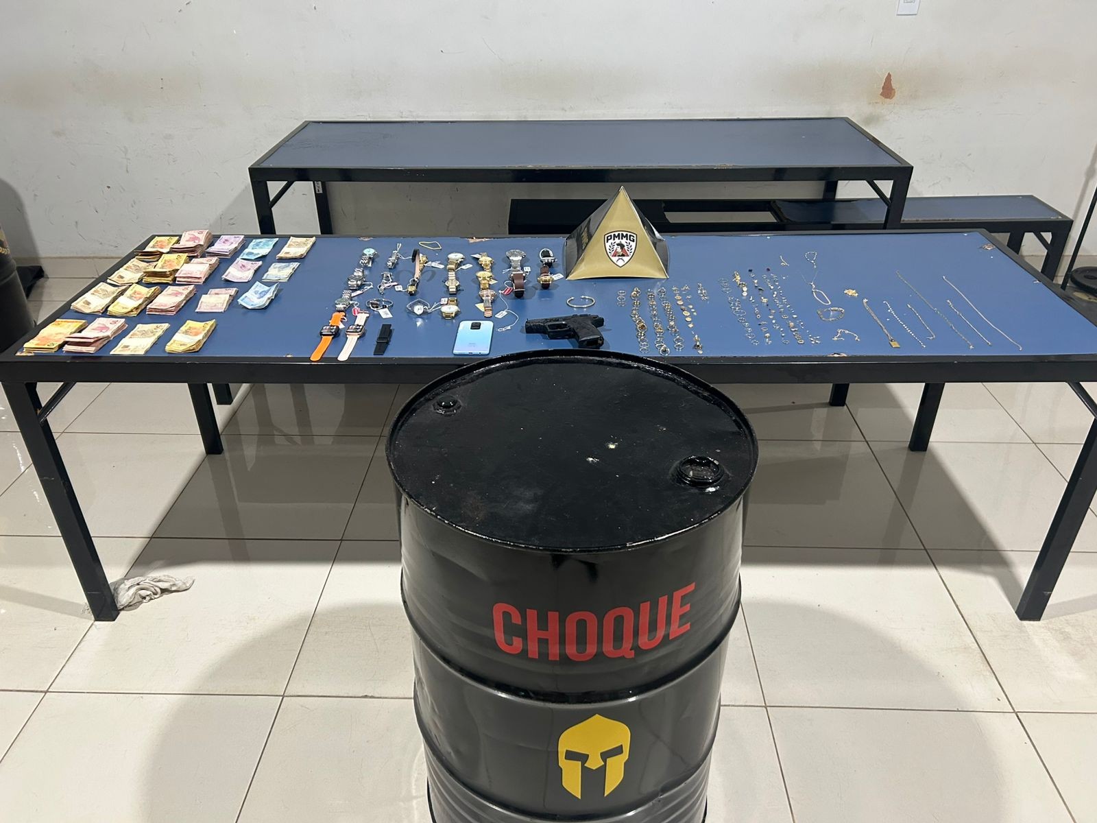Polícia prende um dos suspeitos de assalto a joalheria no 8º andar de prédio em Montes Claros