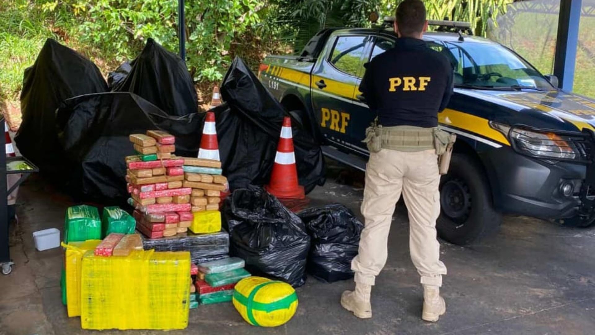 Homem é preso com mais de 250 kg de maconha em carro furtado e clonado no interior de SP