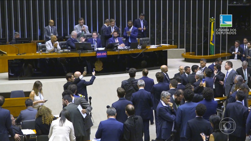 Veja o que prevê sexta versão do PL Antifacção; texto foi aprovado por 360 a 110 na Câmara — Foto: Jornal Nacional/ Reprodução