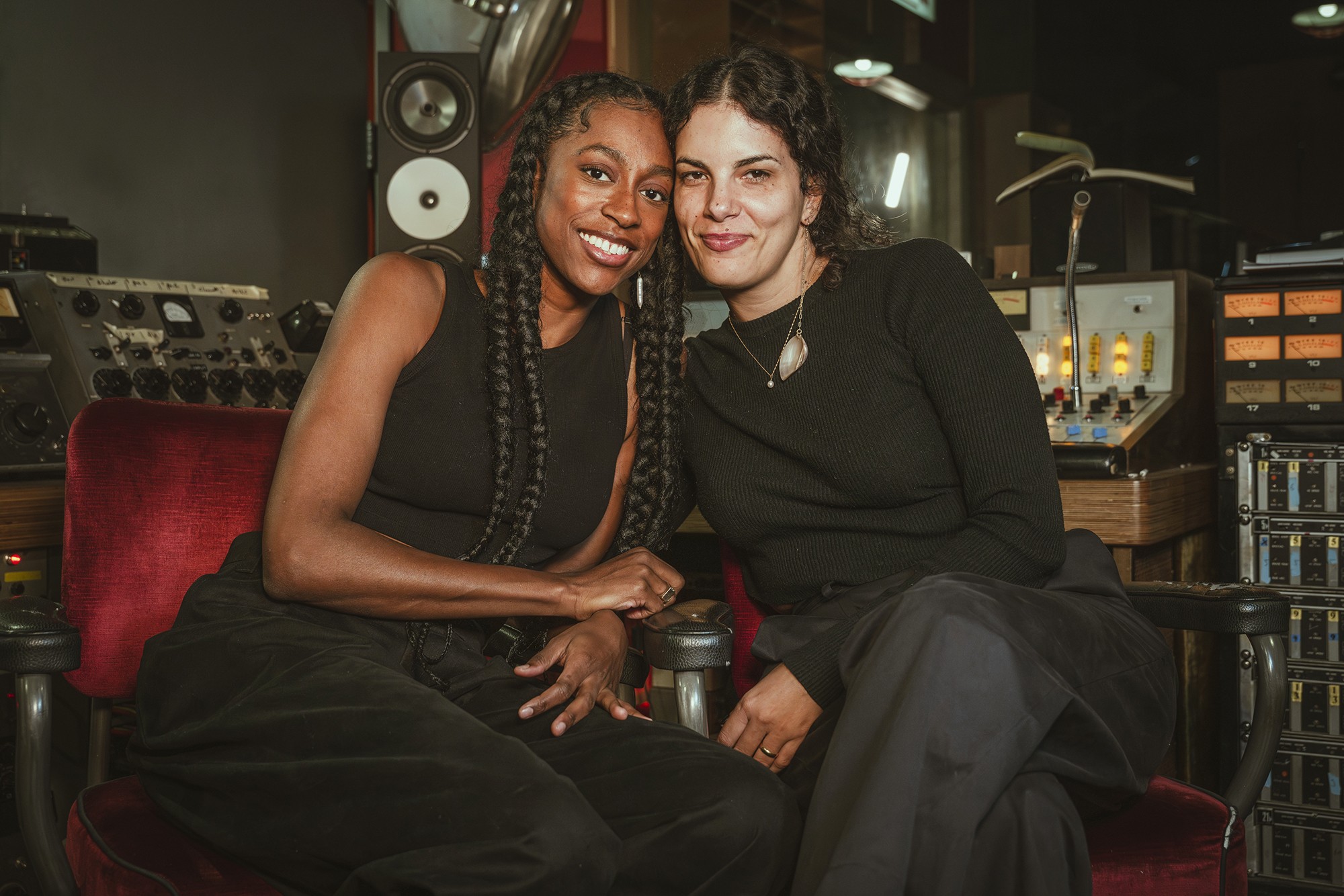 Céu abre parceria com a artista franco-senegalesa Anaiis no álbum ‘Novela’