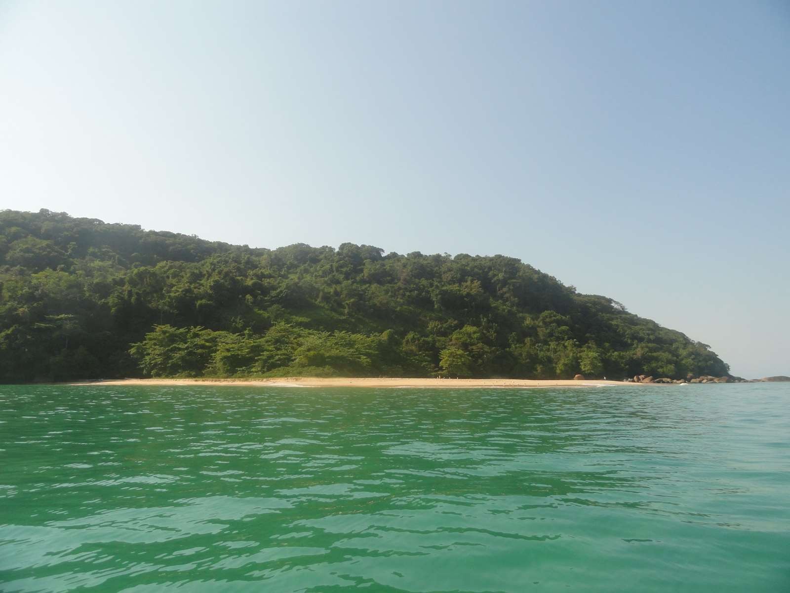 Menino de 12 anos morre afogado na Praia Grande, em Ilhabela, no Litoral de SP