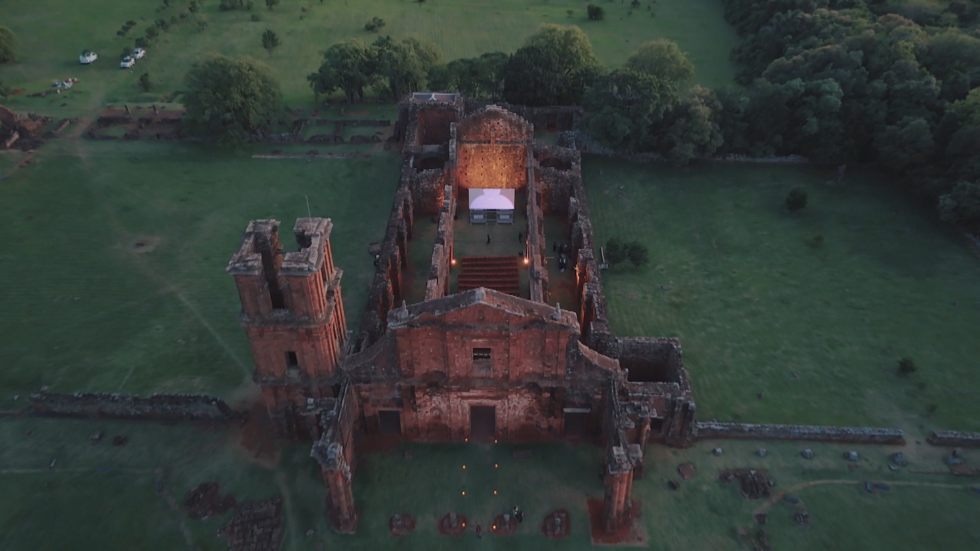 Sítio arqueológico de 400 anos no RS recebe festival de cinema com sessões dentro de ruínas