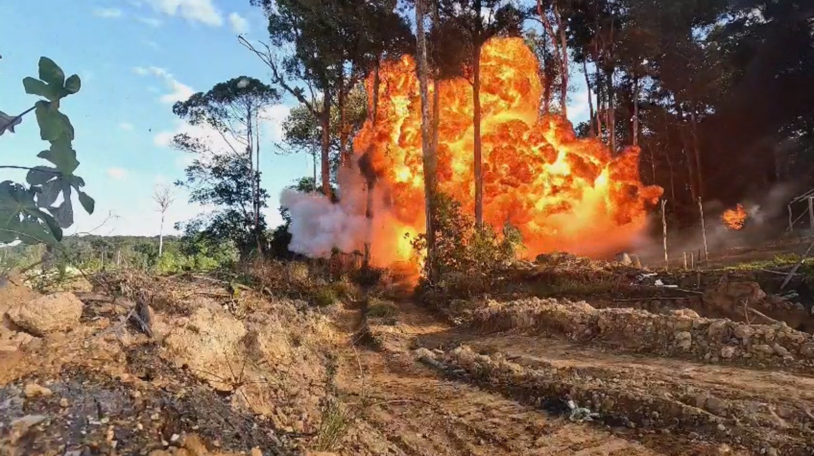 PF desmonta garimpo ilegal no Amapá e destrói equipamentos avaliados em R$ 10 milhões
