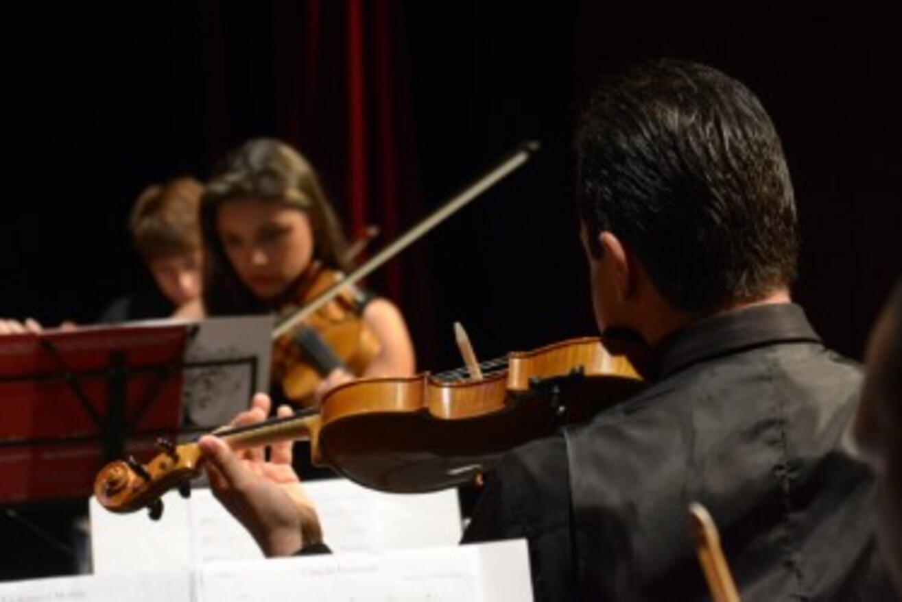 'Dando Corda': inscrições para aulas de violino e violoncelo são abertas em Divinópolis