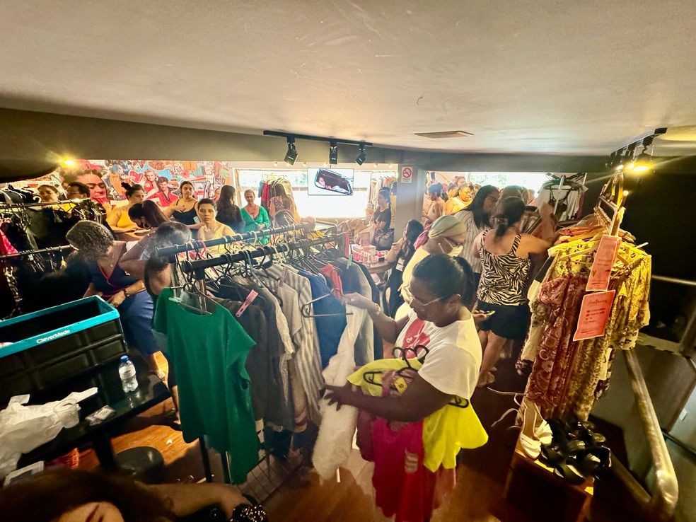 Bazar de roupas plus size tem peças a partir de R$ 20 em Salvador