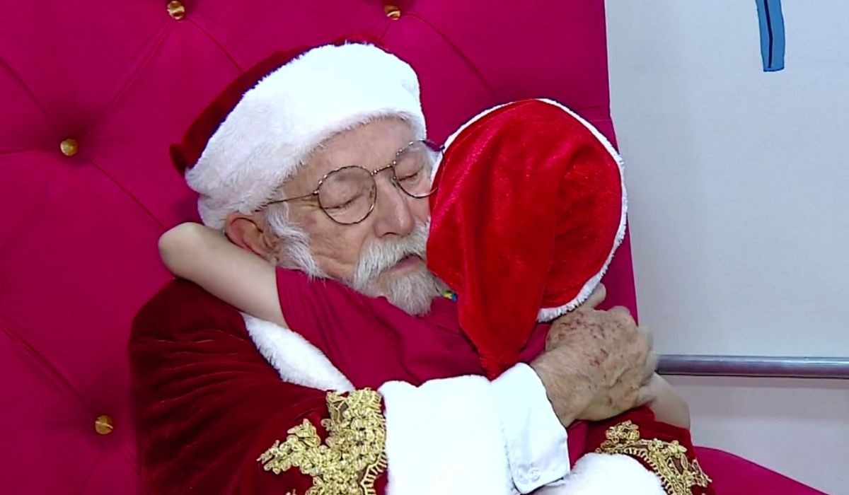 Menino autista com hiperfoco em Natal mantém amizade com o bom velhinho de Valinhos e o elege como 'o verdadeiro Papai Noel'