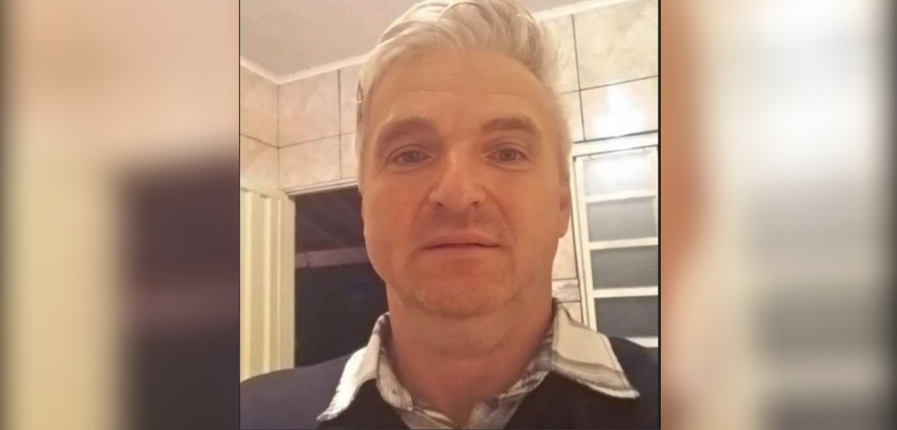 VÍDEO: homem é prensado por picape enquanto guardava flores no porta-malas e morre