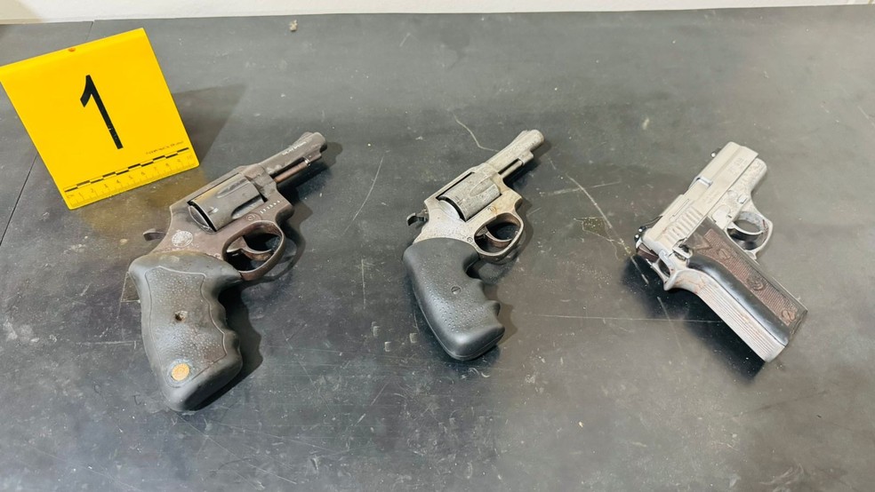 Revólver calibre 38 foi apontado como arma utilizada na morte de Johanisson Lima, o Joba — Foto: Reprodução/IML