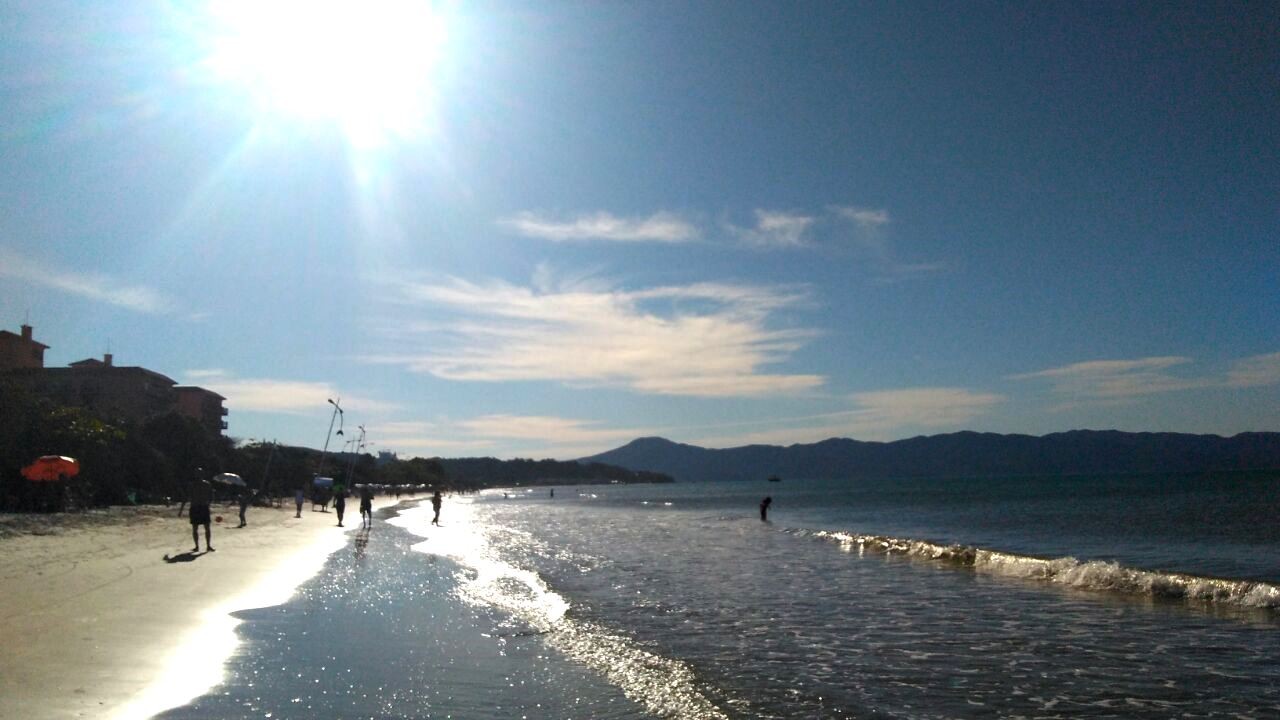 Semana começa com sol e termina com frente fria em SC; veja a previsão