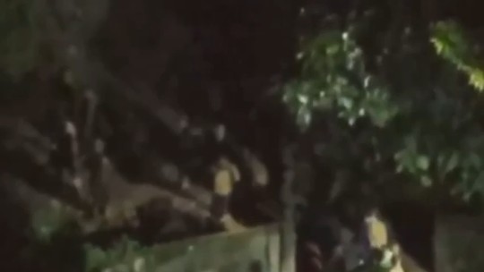 Drone flagra fuga de 400 traficantes armados na Rocinha