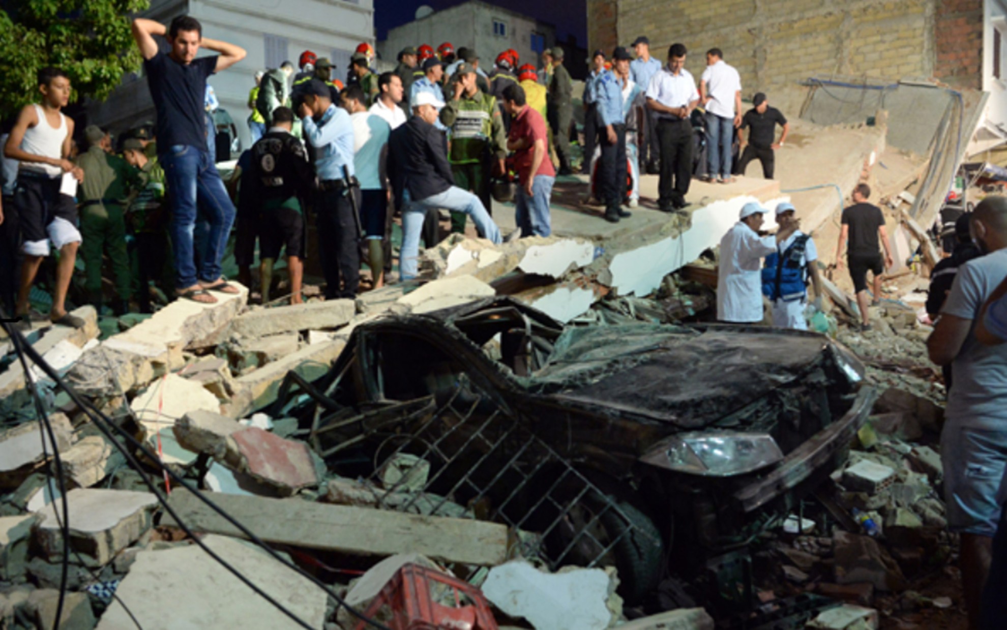 É #FAKE que vídeo de prédio desabando tenha ligação com terremoto no Afeganistão; cena ocorreu no Marrocos em 2020