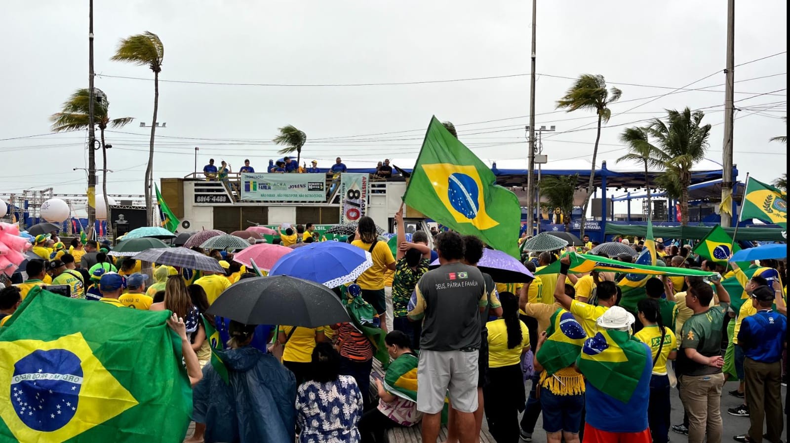 Apoiadores de Jair Bolsonaro fazem protesto em João Pessoa e pedem anistia para condenados pelos atos de  8 de janeiro