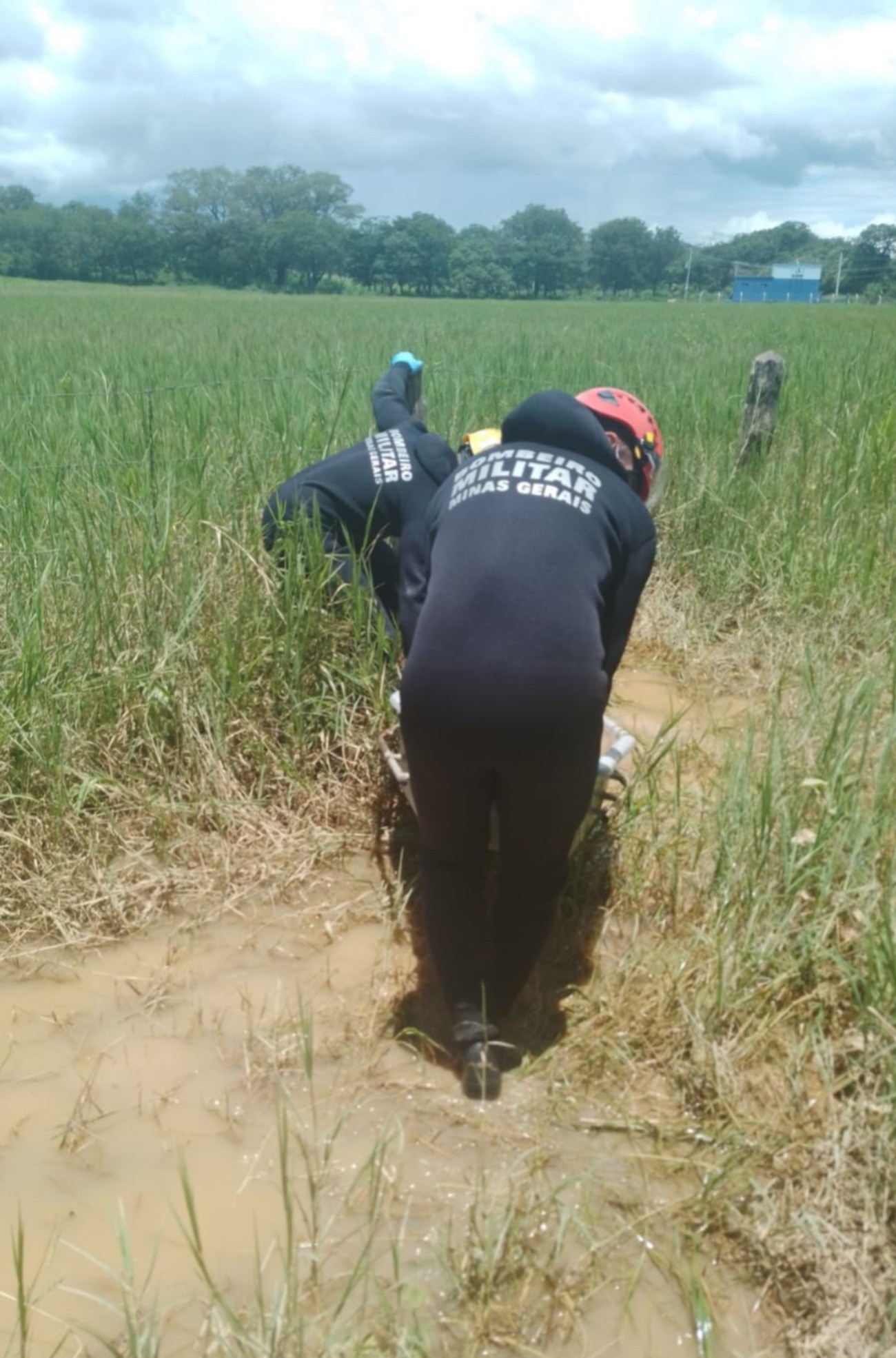 Funcionário de fazenda encontra corpo de homem em canal, em Bocaiuva, e aciona Bombeiros