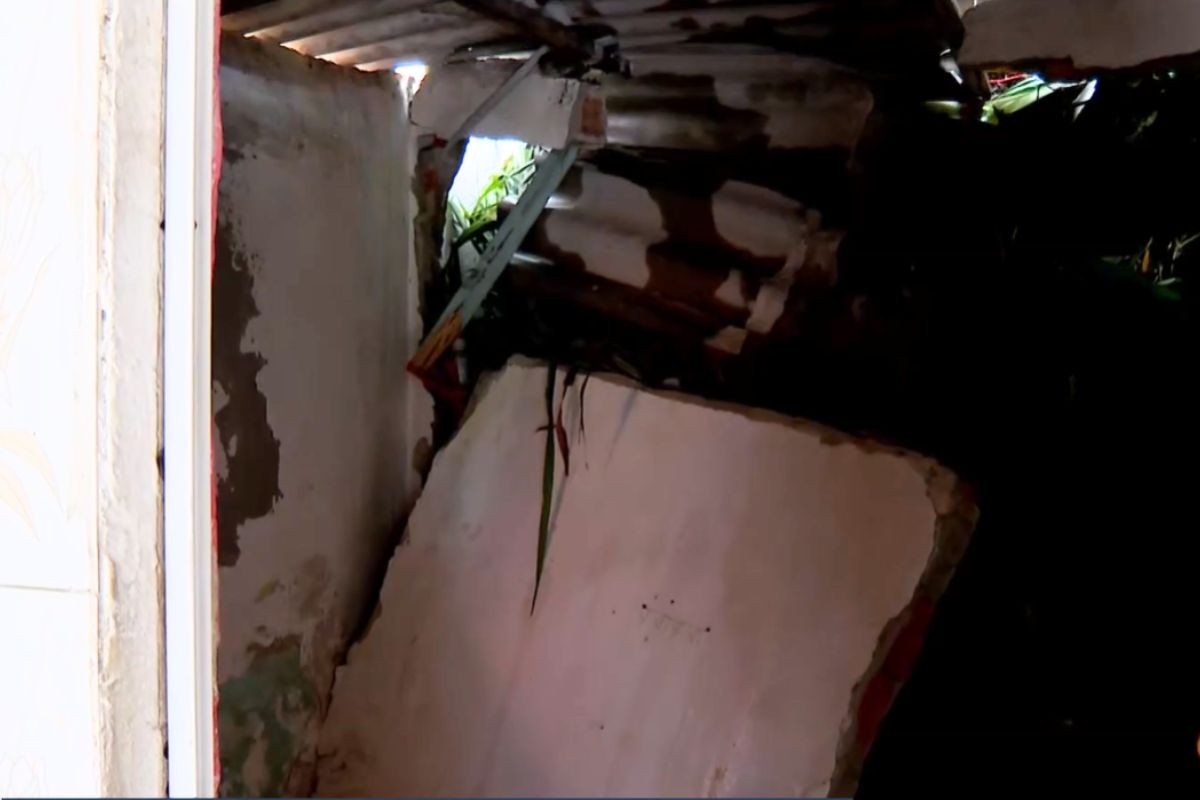 Guarujá registra três deslizamentos após temporal e famílias deixam casas 