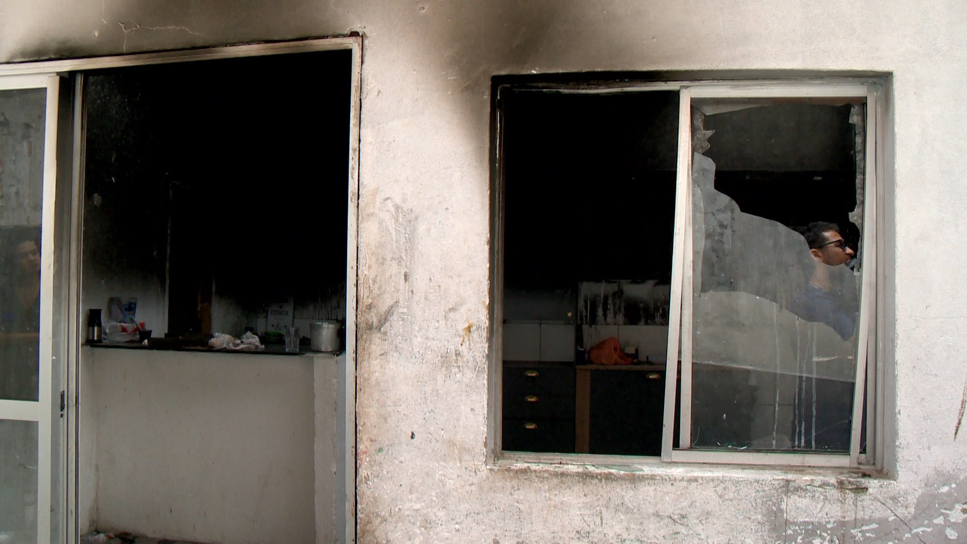 Casa pega fogo após crianças brincarem com tomada em Vila Velha
