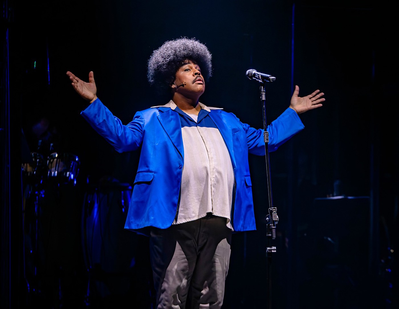 Incrível em cena como Tim Maia, Thór Júnior faz valer musical de dramaturgia rala e clima de baile com hits do cantor