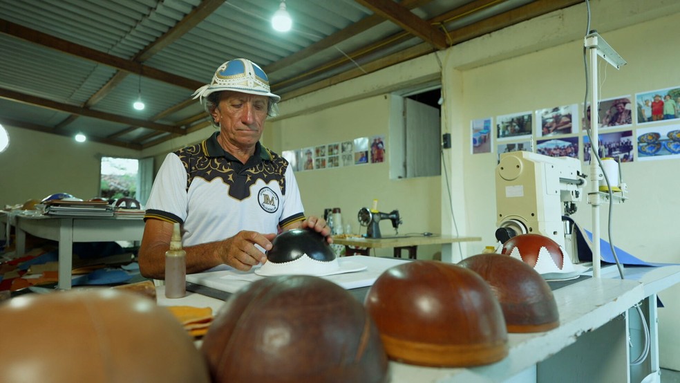 'Bonel': criador do chapéu de João Gomes fala sobre sucesso do acessório — Foto: Reprodução/TV Globo