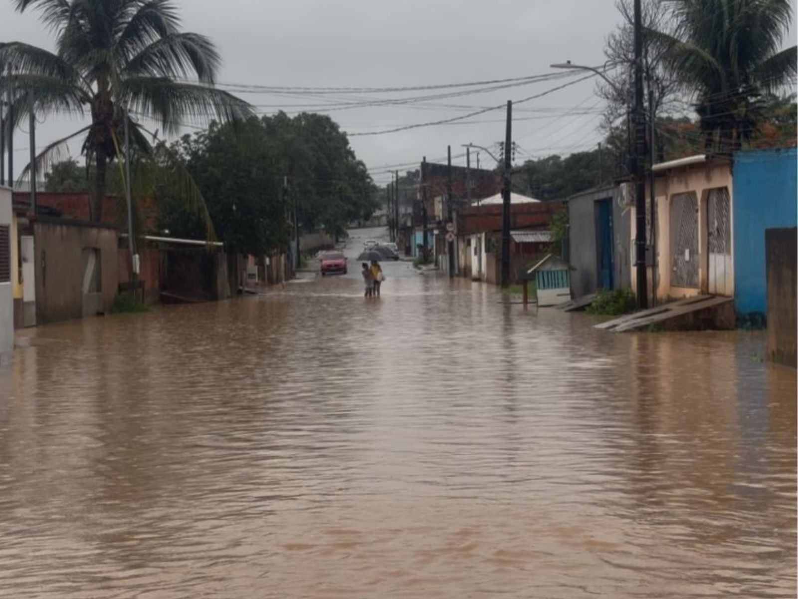 Chuva de quase 90 milímetros provoca alagamentos em Rio Branco nesta segunda-feira (12)